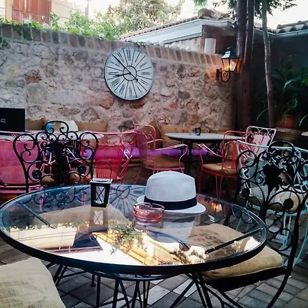 The Aigli בית הארחה