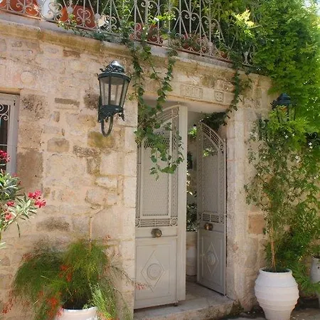 The Aigli بيت ضيافة 4*